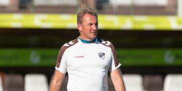 Claudio Spontón, DT de Platense, espera a Talleres. Y después se cruza con Belgrano por Copa Argentina.