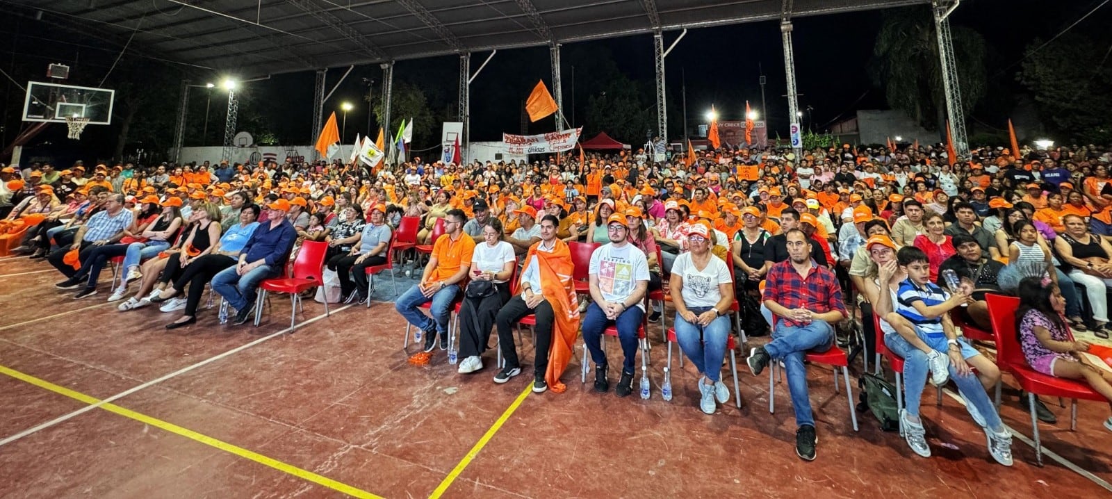 Dirigentes y militantes de la región de los Valles confluyeron en San Pedro de Jujuy para manifestar el apoyo a la lista de Jujuy Crece para los comicios del domingo.