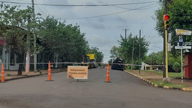 Puerto Iguazú: continúan los trabajos de pavimento en la Av. República Argentina.