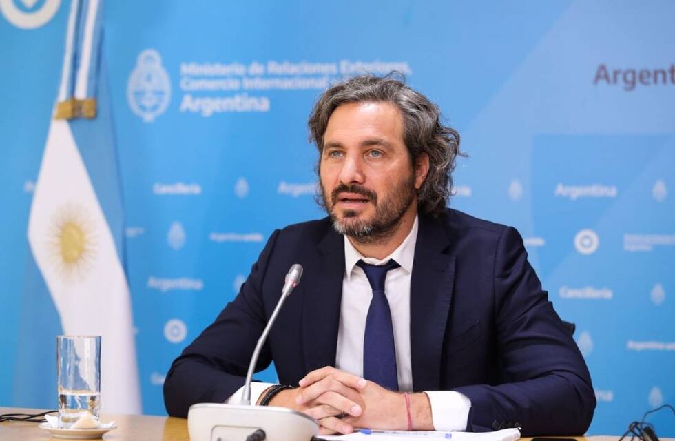 Desde el Gobierno insisten en vincular a Javier Milei con Mauricio Macri: “Hay un jugueteo”