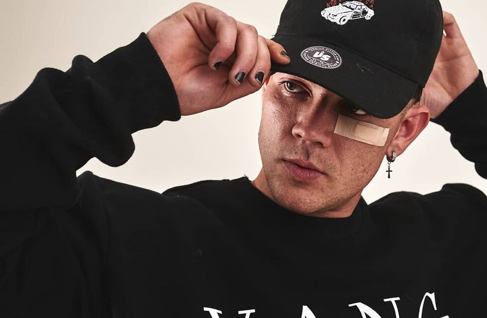 El artista maipucino futurista: hace trap con su computadora y busca expresar lo que vive