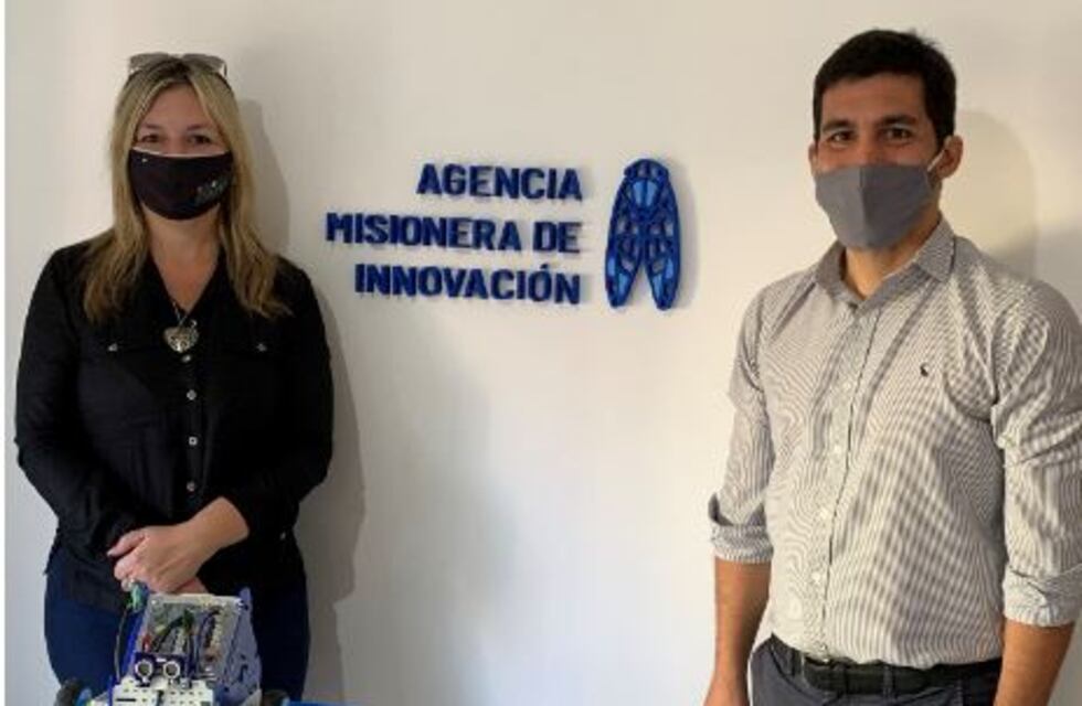 Entrega de kits de robótica y robots para las escuelas técnicas de Misiones