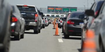 El sábado también se formaron kilómetros de colas en el peaje a Carlos Paz.