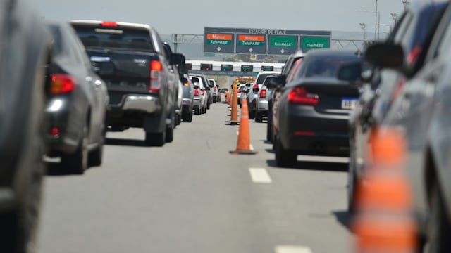 El sábado también se formaron kilómetros de colas en el peaje a Carlos Paz. (Foto: archivo / José Hernández - La Voz).