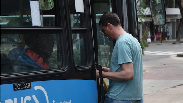 Los choferes siguen trabajando a la espera de un acuerdo salarial en la mesa paritaria.