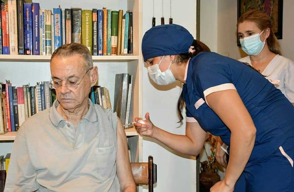 Chaco: Salud vacuna contra el coronavirus en su domicilio a los mayores de 80 años