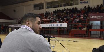 Juan Manuel Cavagliatto , blanco de insultos por las prohibiciones en los ingresos para el partido de Instituto este lunes (Ramiro Pereyra / La Voz).