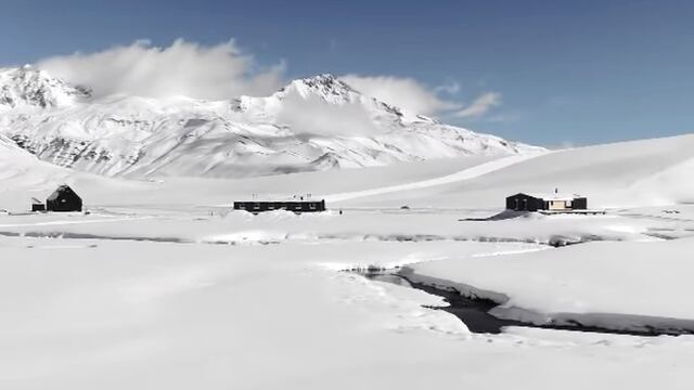 Rodeado de nieve, así espera la apertura el complejo invernal El Azufre.