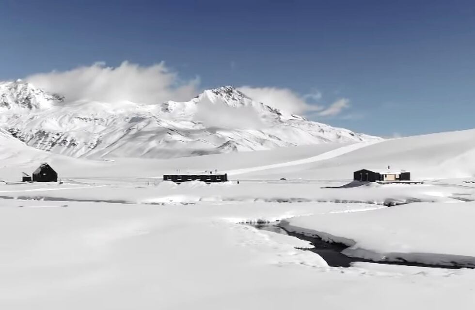 Imágenes impresionantes: en junio abre El Azufre y así espera a los amantes de la nieve