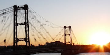 El Puente Colgante tuvo diferentes formatos desde 1903. (Santa Fe Ciudad)