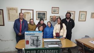 El Club Cazadores donó equipamiento al Club de la Cocina