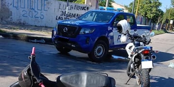 El motociclista chocó y su nerviosismo lo delató.