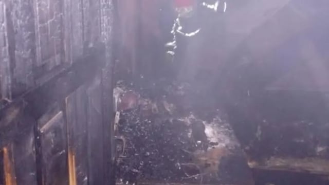Incendio en Puerto Iguazú: tres familias afectadas y momentos de angustia entre vecinos.