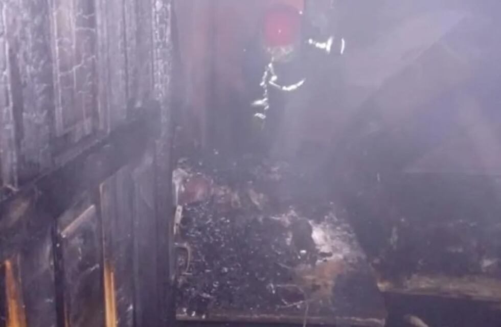 Incendio en Puerto Iguazú: tres familias afectadas y momentos de angustia entre vecinos