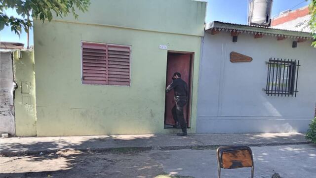 En la vivienda sobre calle 1849 al 6600 trabajó personal de la Brigada de Explosivos de la policía santafesina. (@somosrosariook)