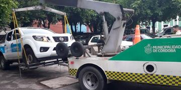 La Municipalidad multó y removió otro vehículo oficial (El Doce)