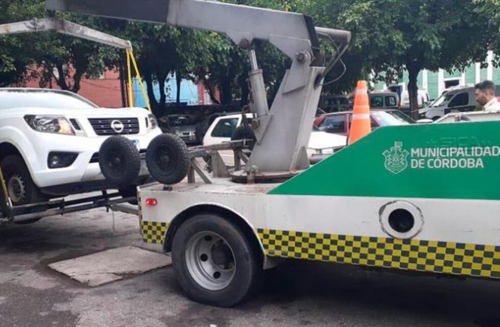 Increíble suceso en Córdoba: municipales multaron a otro vehículo del municipio