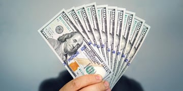 El dólar baja