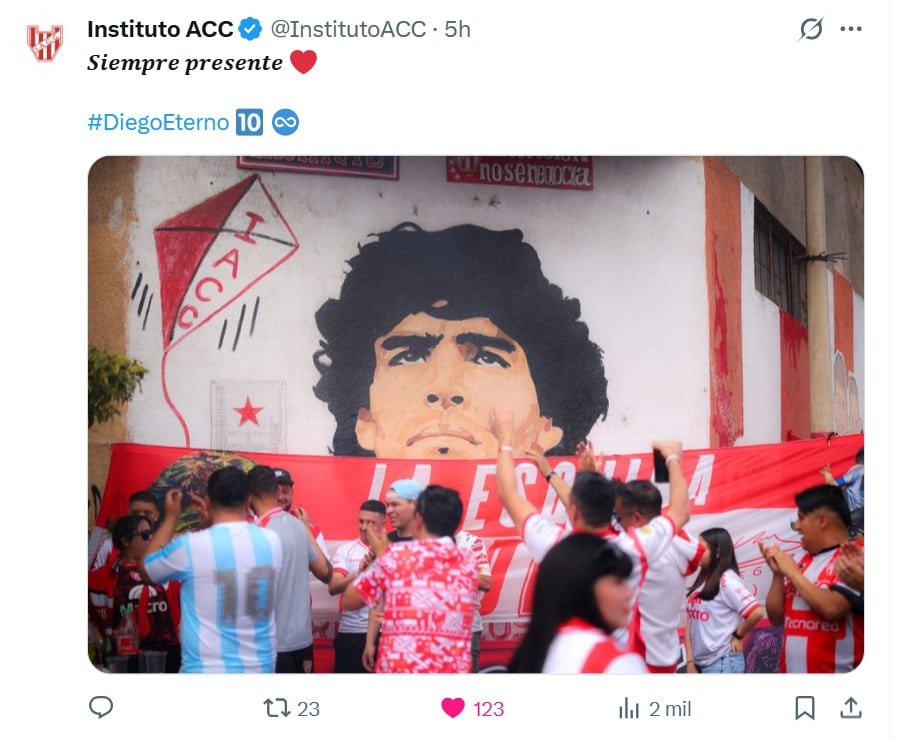 Homenaje de Instituto para Diego Armando Maradona a cinco años de su fallecimiento.