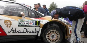 Allí, donde los bólidos recuperan su plenitud, se puede observar a centímetros de distancia el trabajo de los mecánicos. (Foto. LVI)