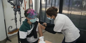 Continúa la vacunación a menores de 18 años