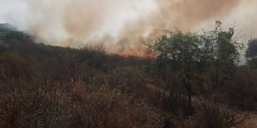 Bomberos contuvieron un incendio en La Calera.