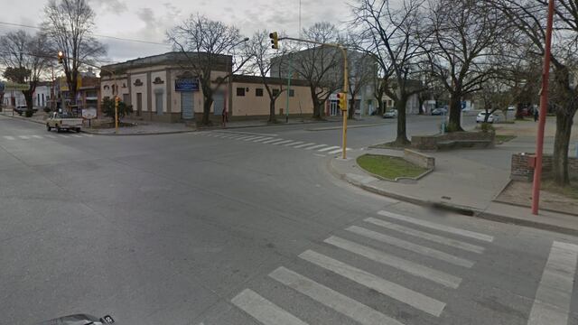 Cruce de las avenidas 25 de mayo y Mitre.