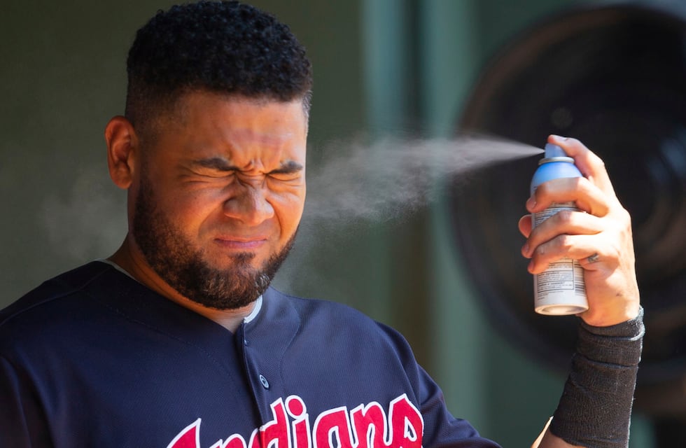 Protector solar o repelente: qué se debe colocar primero en la piel para cuidarse en el verano 2026