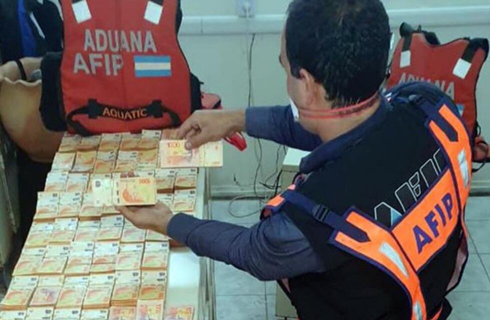 Incautaron $ 14 millones y mercadería que trasladaban de Formosa a Paraguay de contrabando