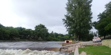 El vado del Fantasio permanece cortado tras el ingreso de la creciente.