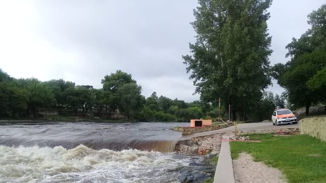 El vado del Fantasio permanece cortado tras el ingreso de la creciente.