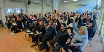 La asamblea de la UEPC aceptó la oferta salarial del Gobierno para el segundo semestre (UEPC).