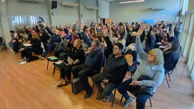 La asamblea de la UEPC aceptó la oferta salarial del Gobierno para el segundo semestre (UEPC).