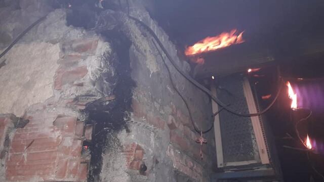 Voraz incendio de una casa dejó importantes pérdidas materiales. No hubo heridos.