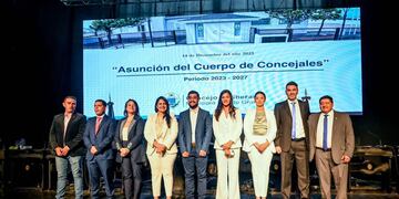 Becerra asistió a la jura de los nuevos ediles de Río Grande