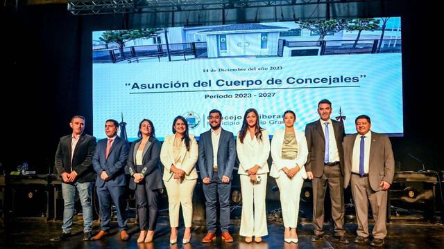 Becerra asistió a la jura de los nuevos ediles de Río Grande