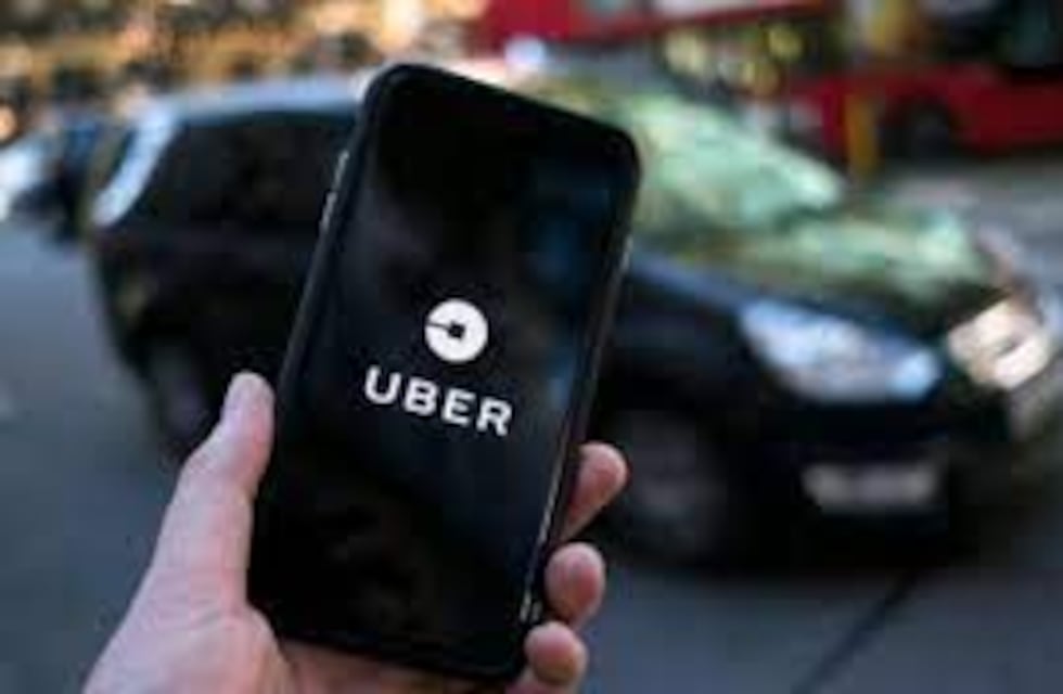 Uber funciona en Posadas y causa malestar con taxistas