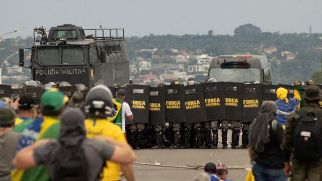 La policía militar desalojó el campamento montado en Brasilia desde el que se organizó el intento de golpe de estado en Brasil.