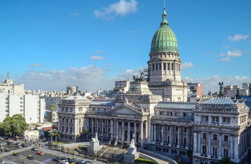 El Gobierno acordó un aumento salarial del 28% para los empleados del Congreso