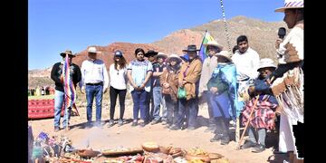 La Comunidad Aborigen Kolla Finca invitó al gobernador Morales a participar en la ceremonia de tributo a la Pachamama en Tumbaya, Jujuy.