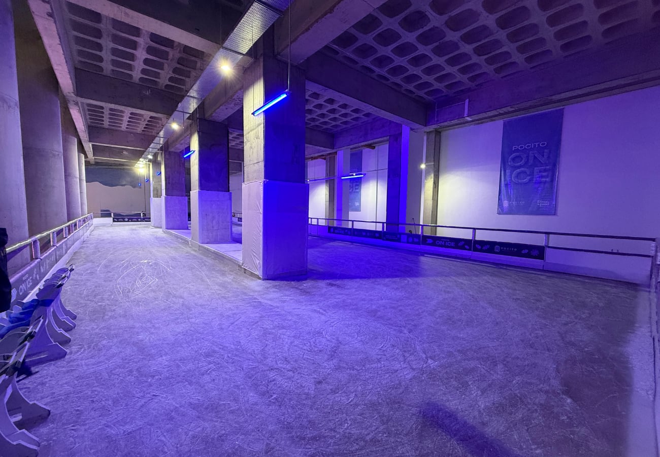 Cómo es la pista de hielo que se puede disfrutar en Córdoba. (Foto: Prensa)