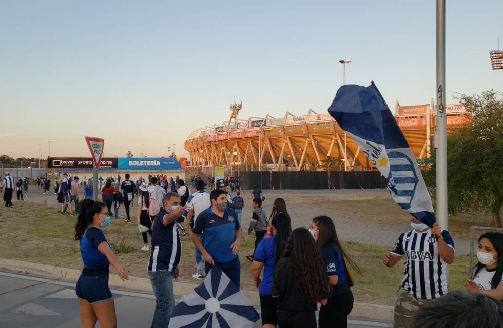 Así llegaron los hinchas de Talleres, para que el Kempes sea de nuevo Albiazul