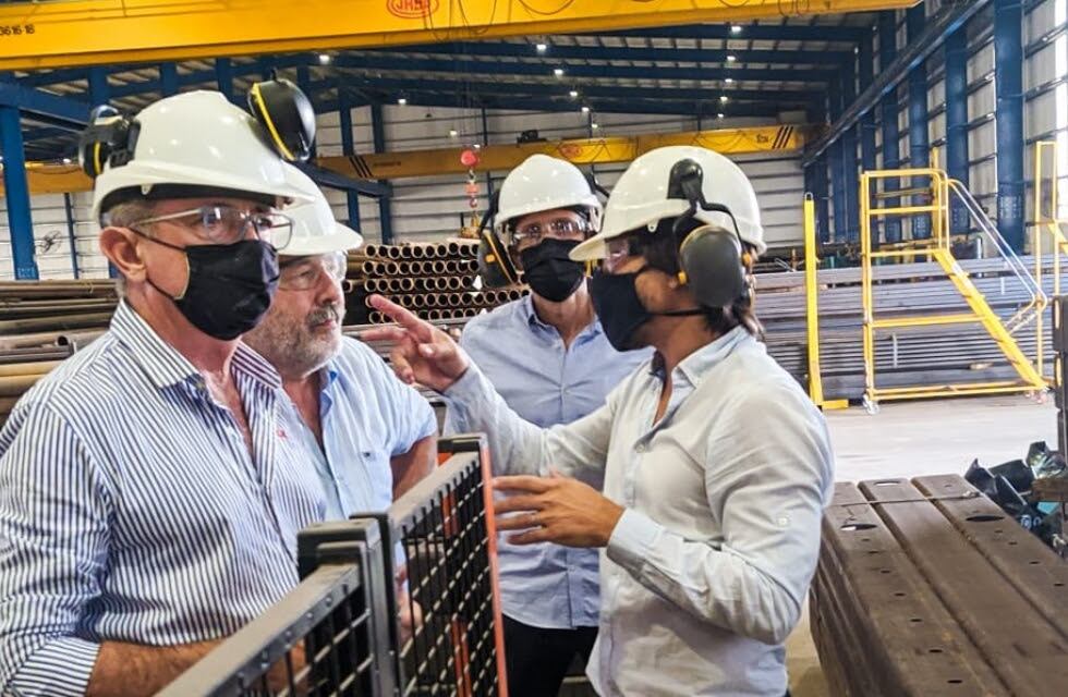 El ministro Costamagna visitó el Parque Industrial Metropolitano de Pérez