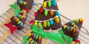 Cómo hacer arbolitos navideños con un solo budín: la receta para incluir en la mesa dulce de estas Fiestas