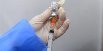 Combinación de vacunas: se podrá optar por AstraZeneca o Moderna para completar los esquemas vacunatorios de la Sputnik V.