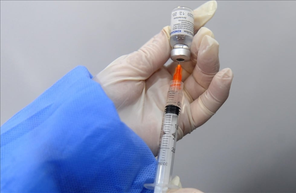 Combinación de vacunas: se podrá optar por AstraZeneca o Moderna para completar los esquemas vacunatorios de la Sputnik V