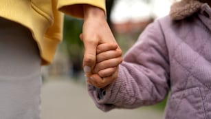Buscan familias para adoptar a niños y adolescentes en Córdoba.