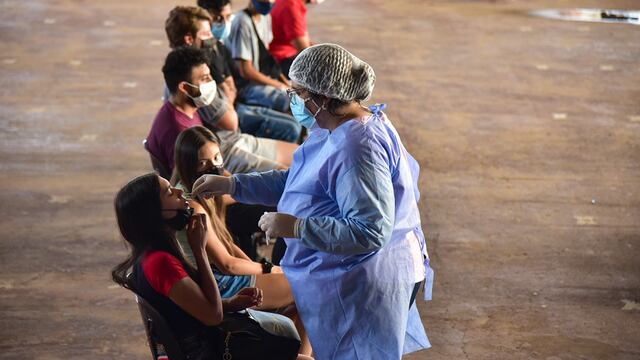 Desde el Ministerio de Salud dijeron: "No hay manera de detener la transmisión de Ómicron".