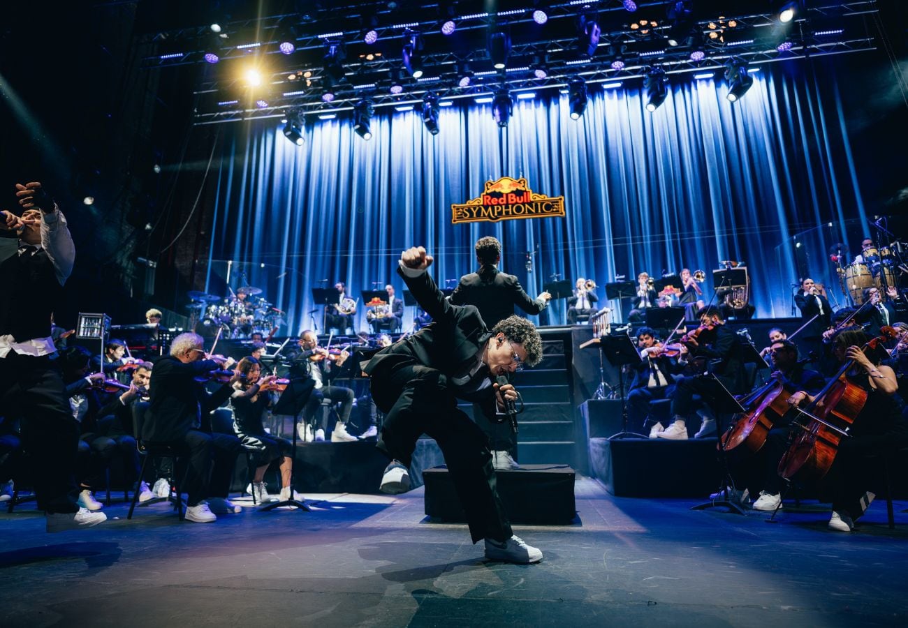 Trueno hizo vibrar el Teatro Coliseo con la primera edición de Red Bull Symphonic en Argentina