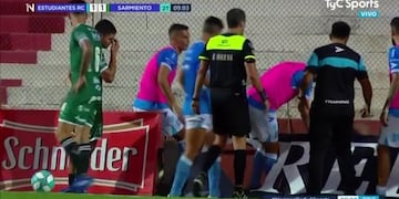El ex Belgrano, Nicolás Ferreyra, fue a un corner y terminó en el foso.